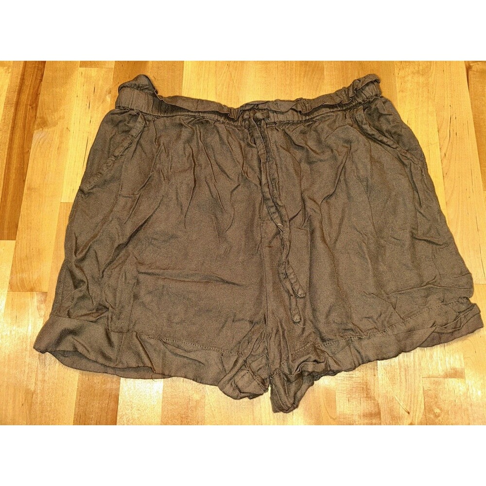 Derek Heart Size Medium Womens Short Olive/Brown Color